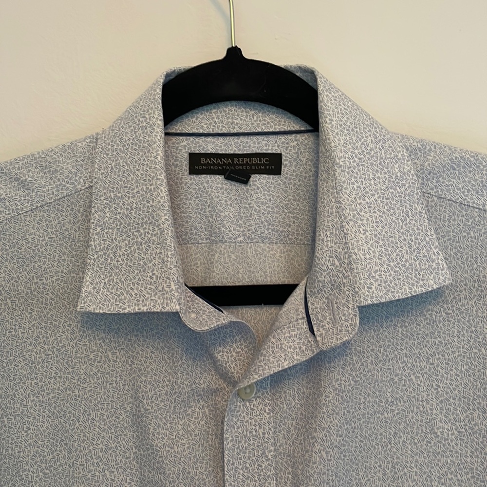 Banana Repbulic slim fit dress shirt button up in blue pattern size Medium